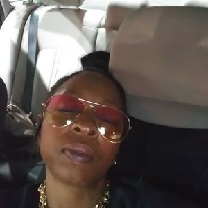 Meet your Posher, Deena